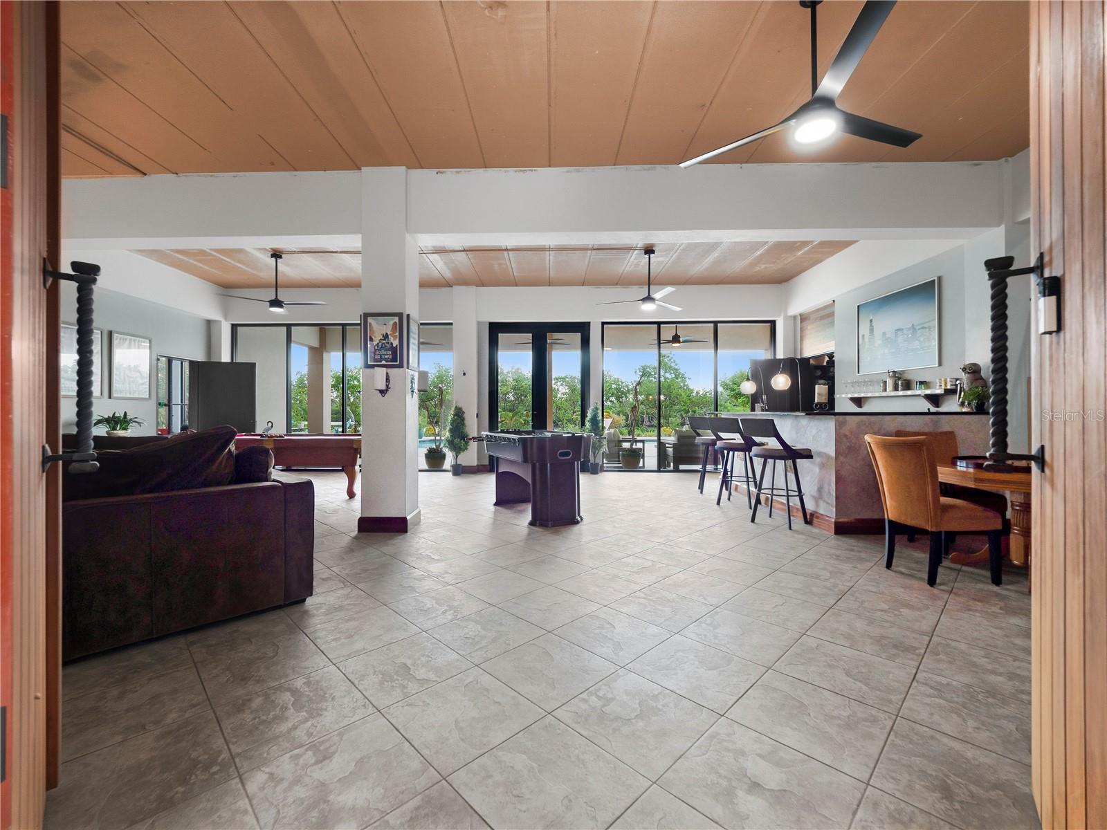908 BAYSHORE DR