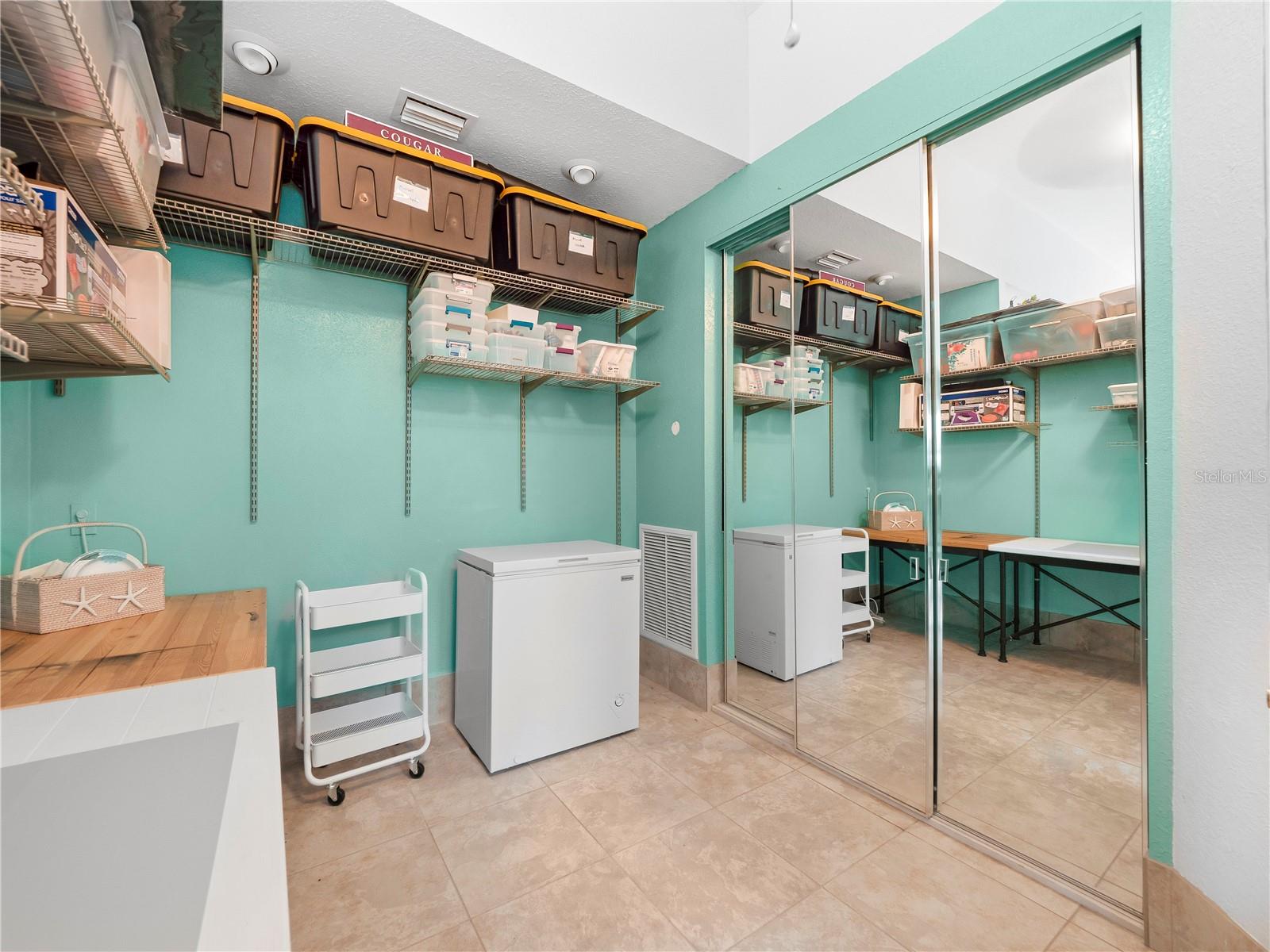 908 BAYSHORE DR