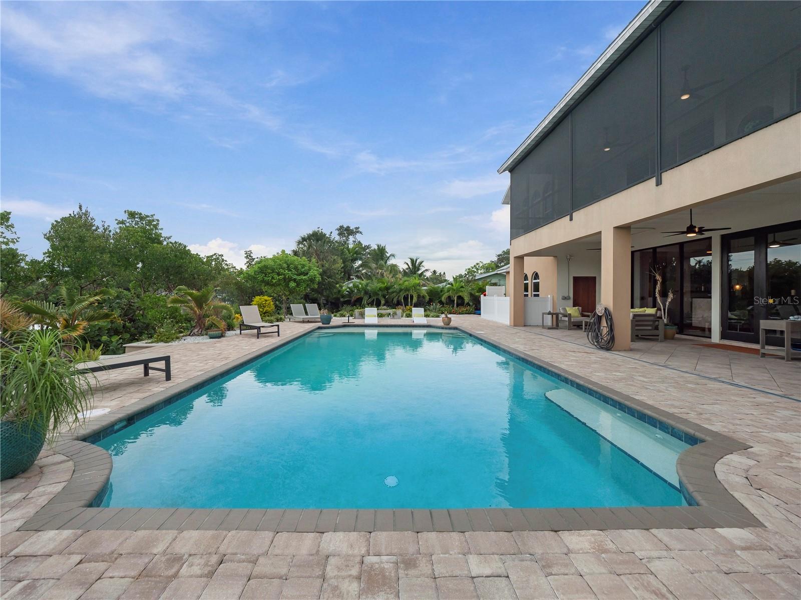 908 BAYSHORE DR