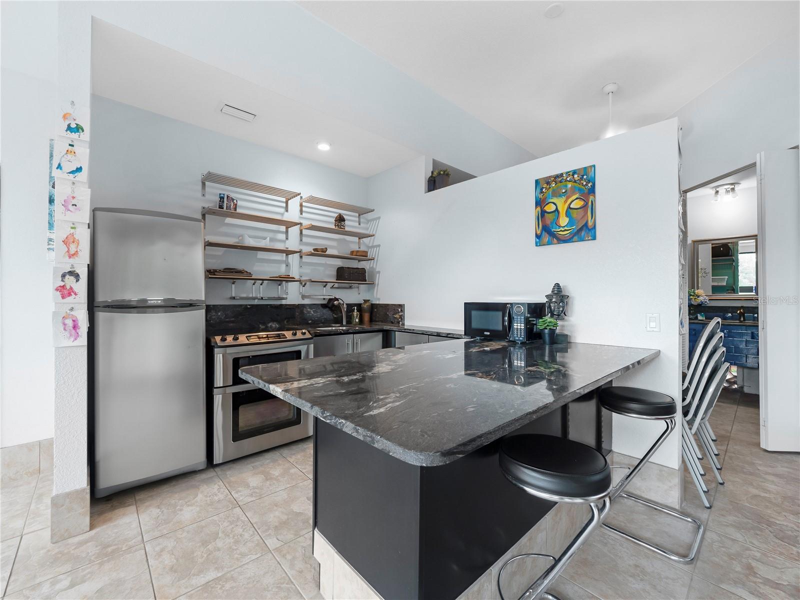 908 BAYSHORE DR