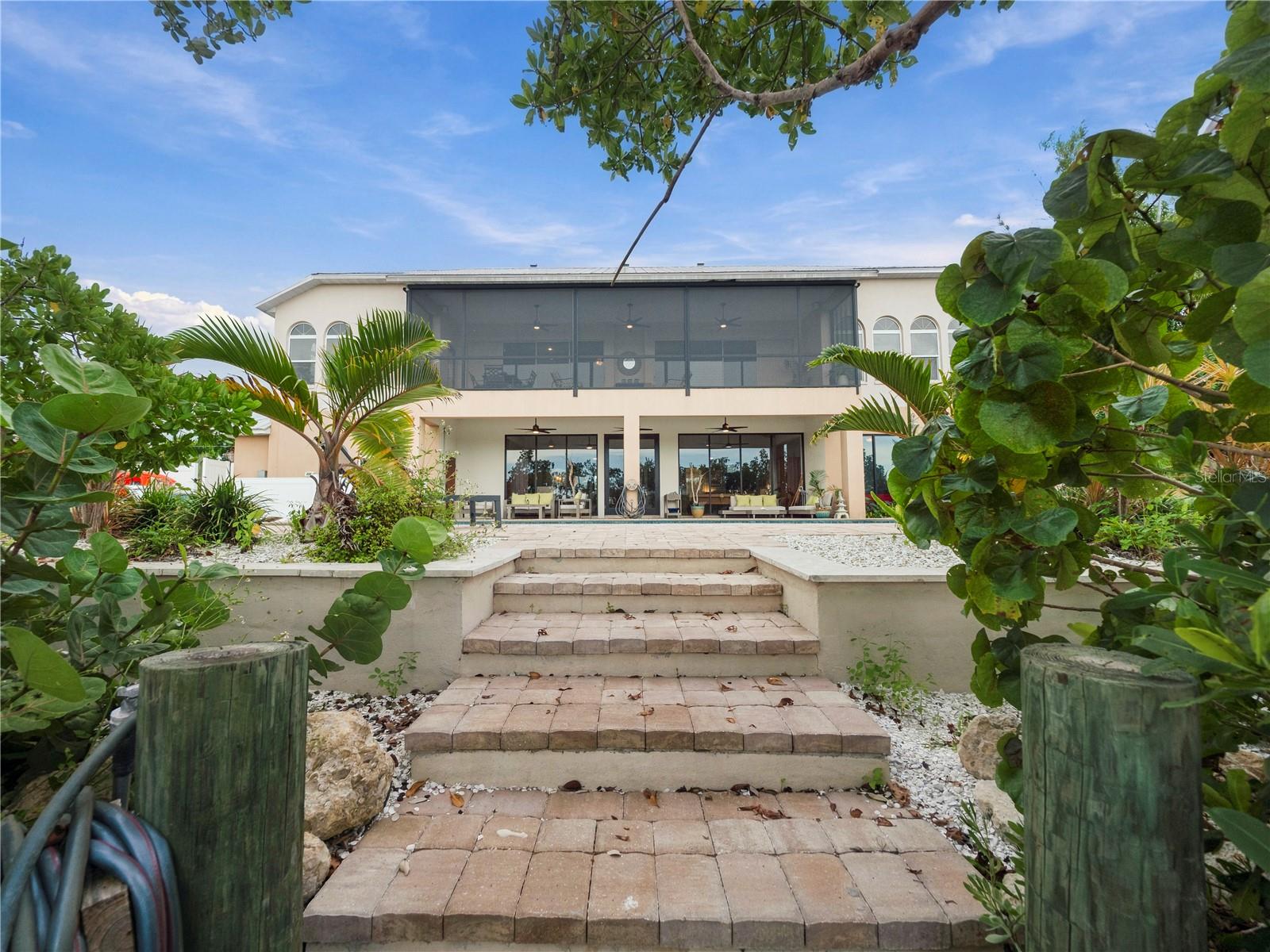 908 BAYSHORE DR