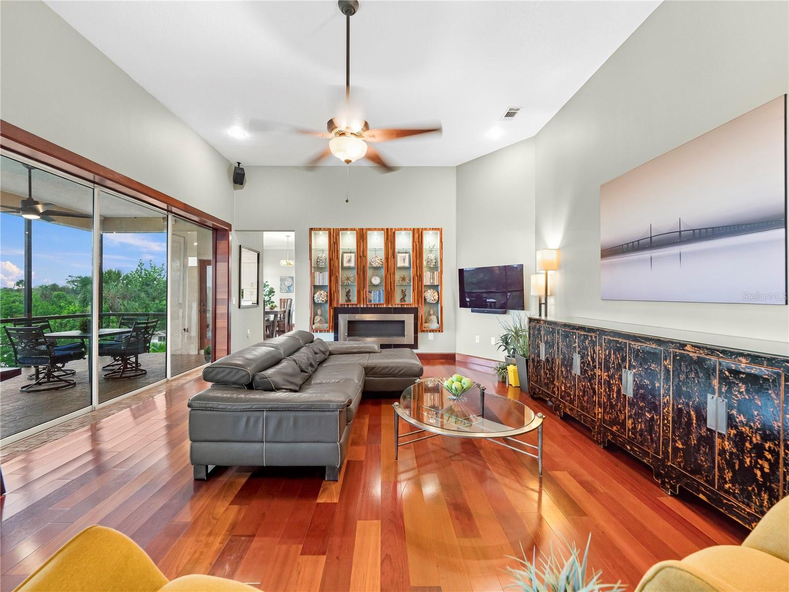 908 BAYSHORE DR