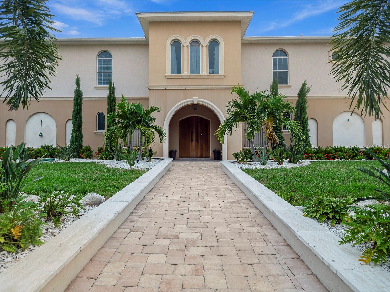 908 BAYSHORE DR
