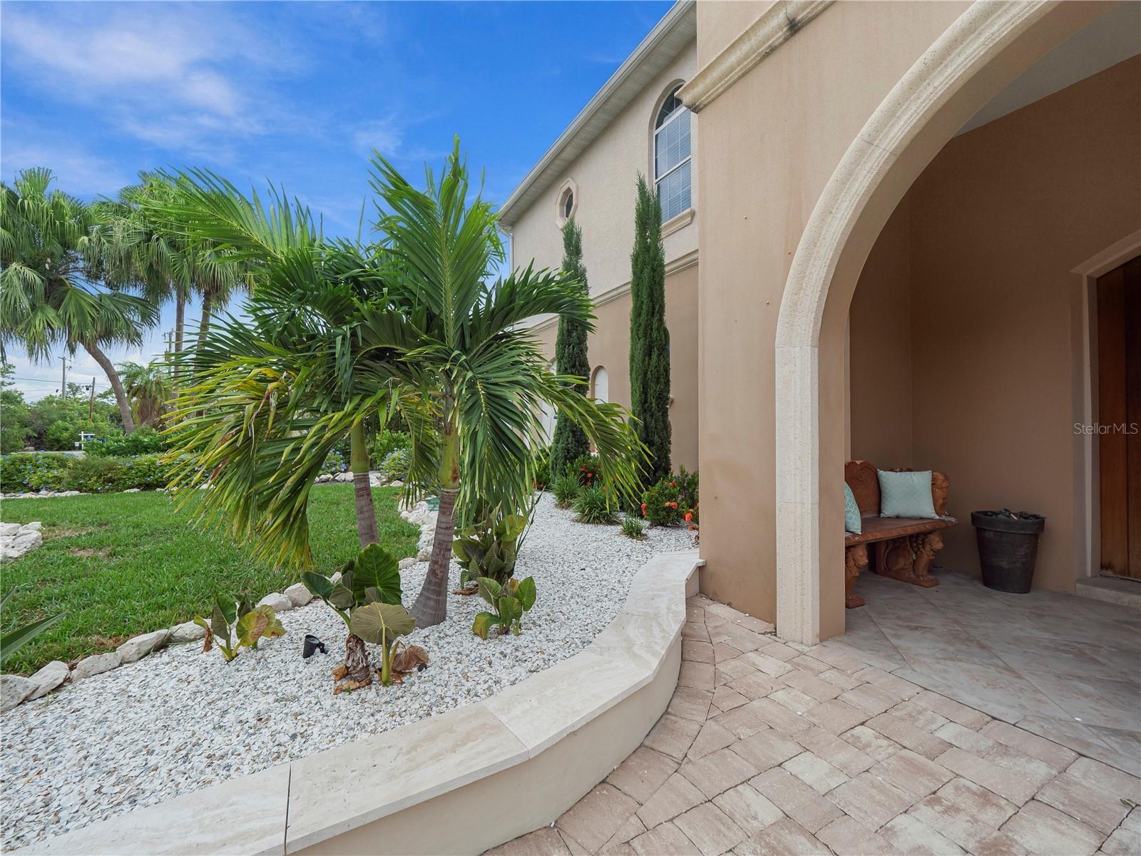 908 BAYSHORE DR