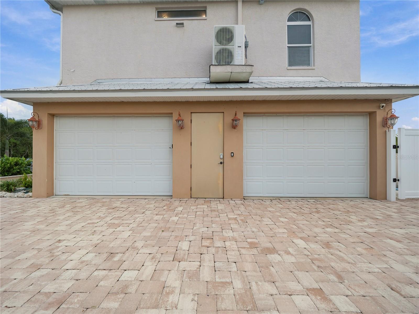 908 BAYSHORE DR
