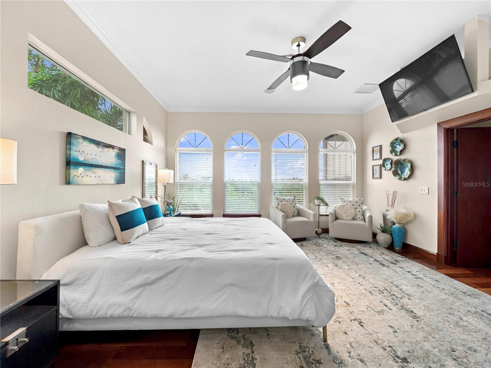 908 BAYSHORE DR