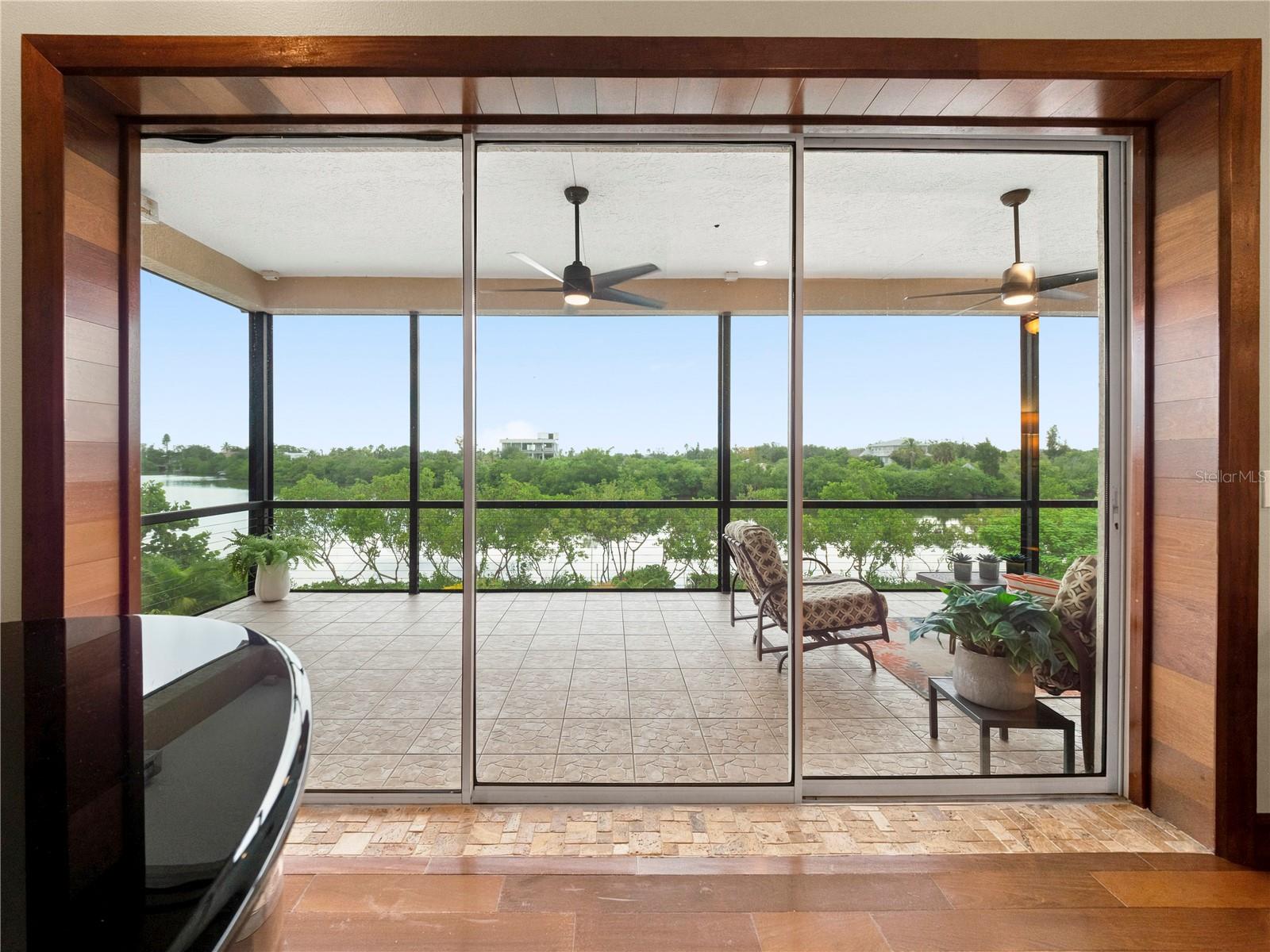 908 BAYSHORE DR