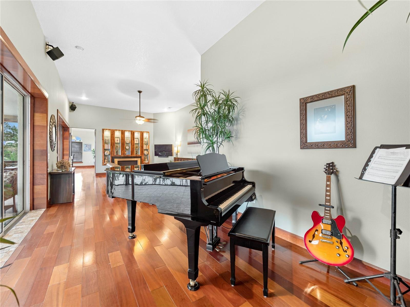 908 BAYSHORE DR