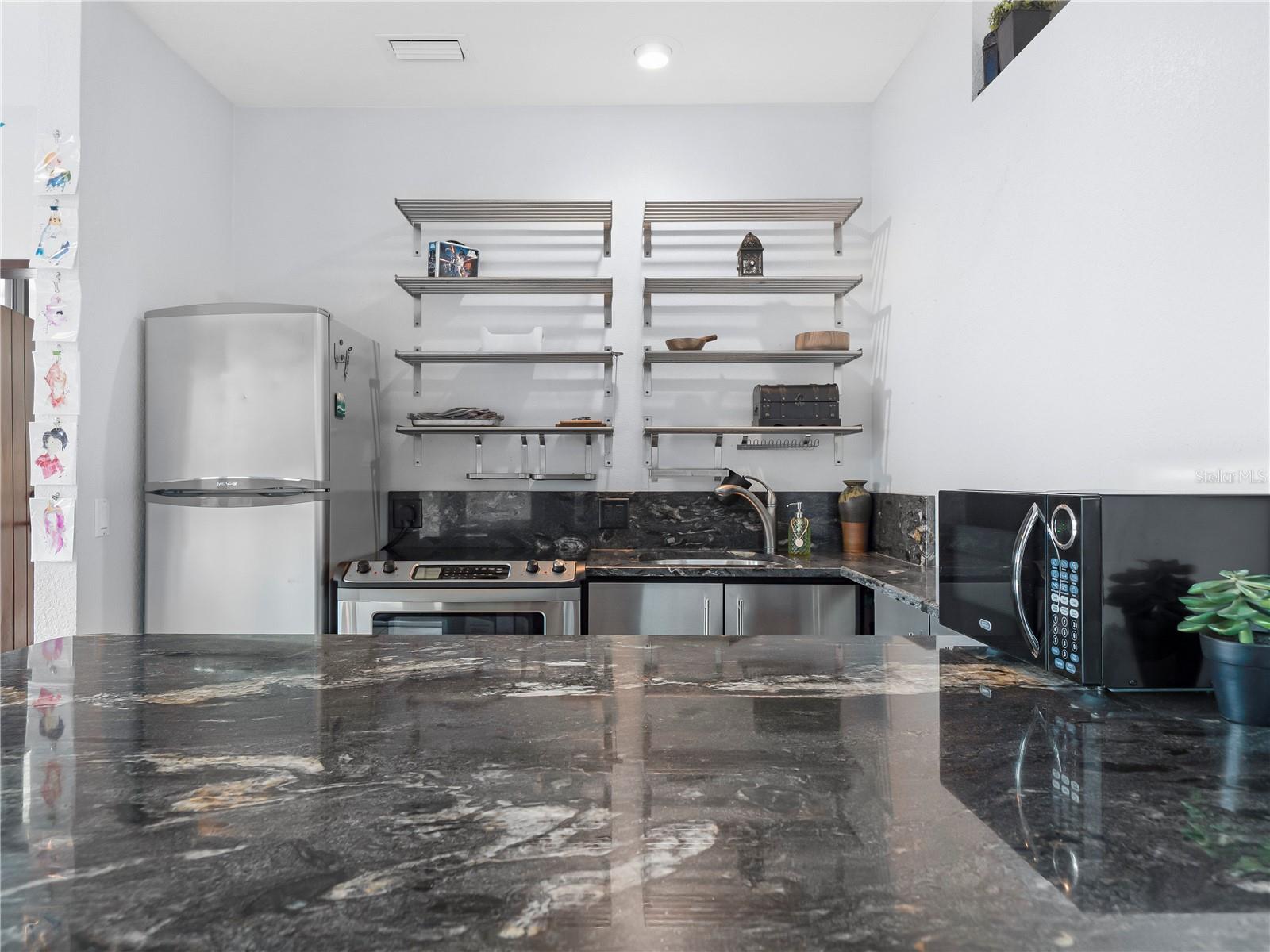 908 BAYSHORE DR