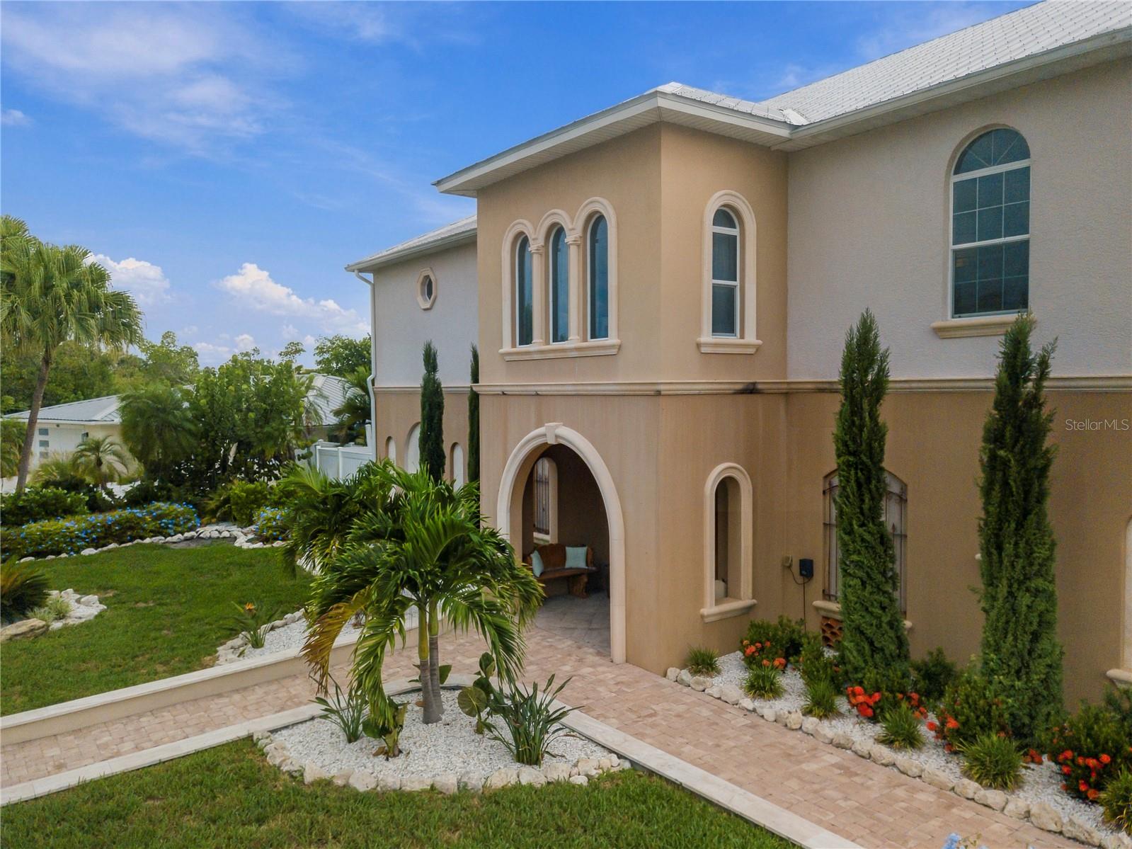 908 BAYSHORE DR