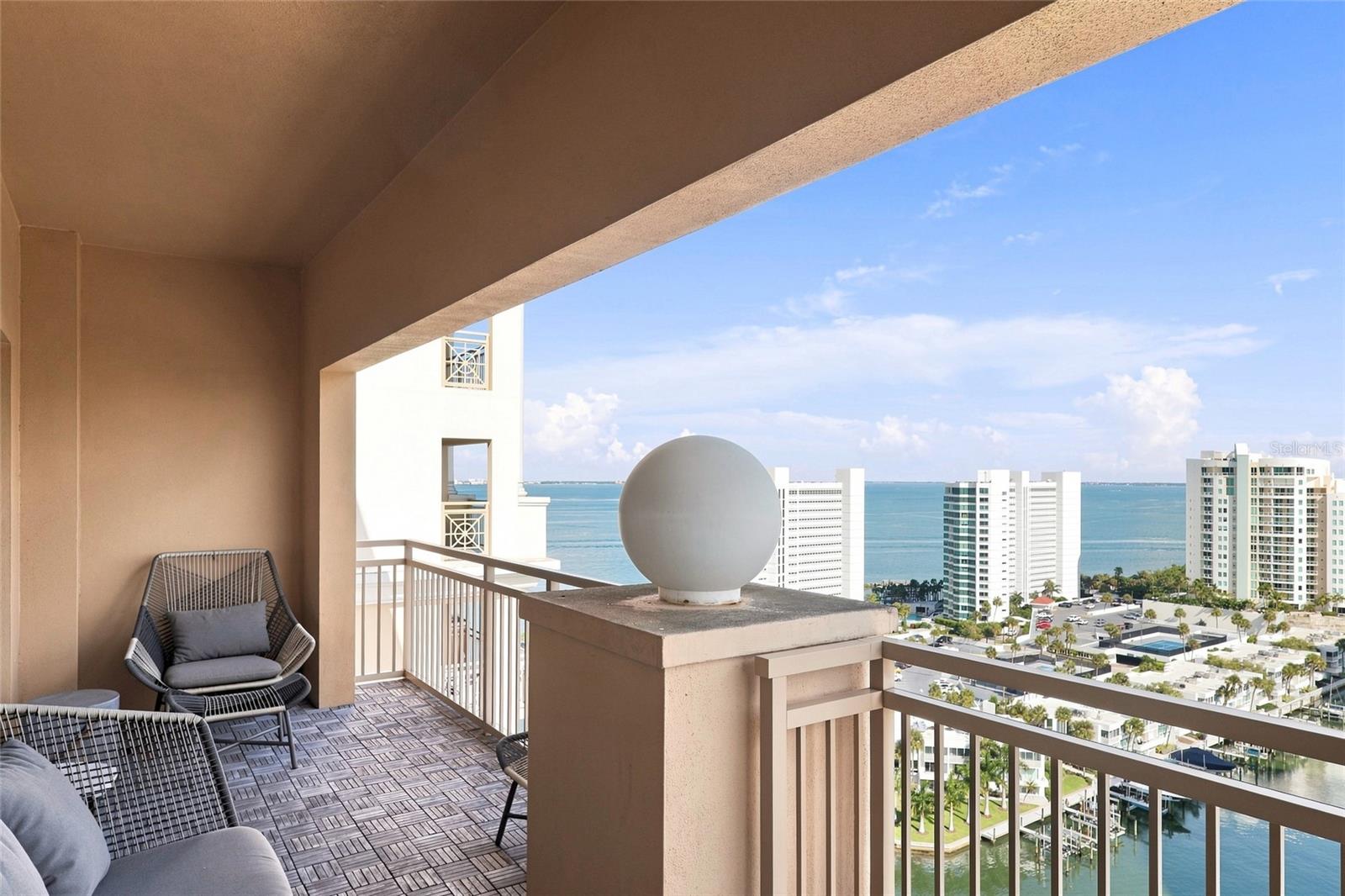 1111 RITZ CARLTON DR #1704