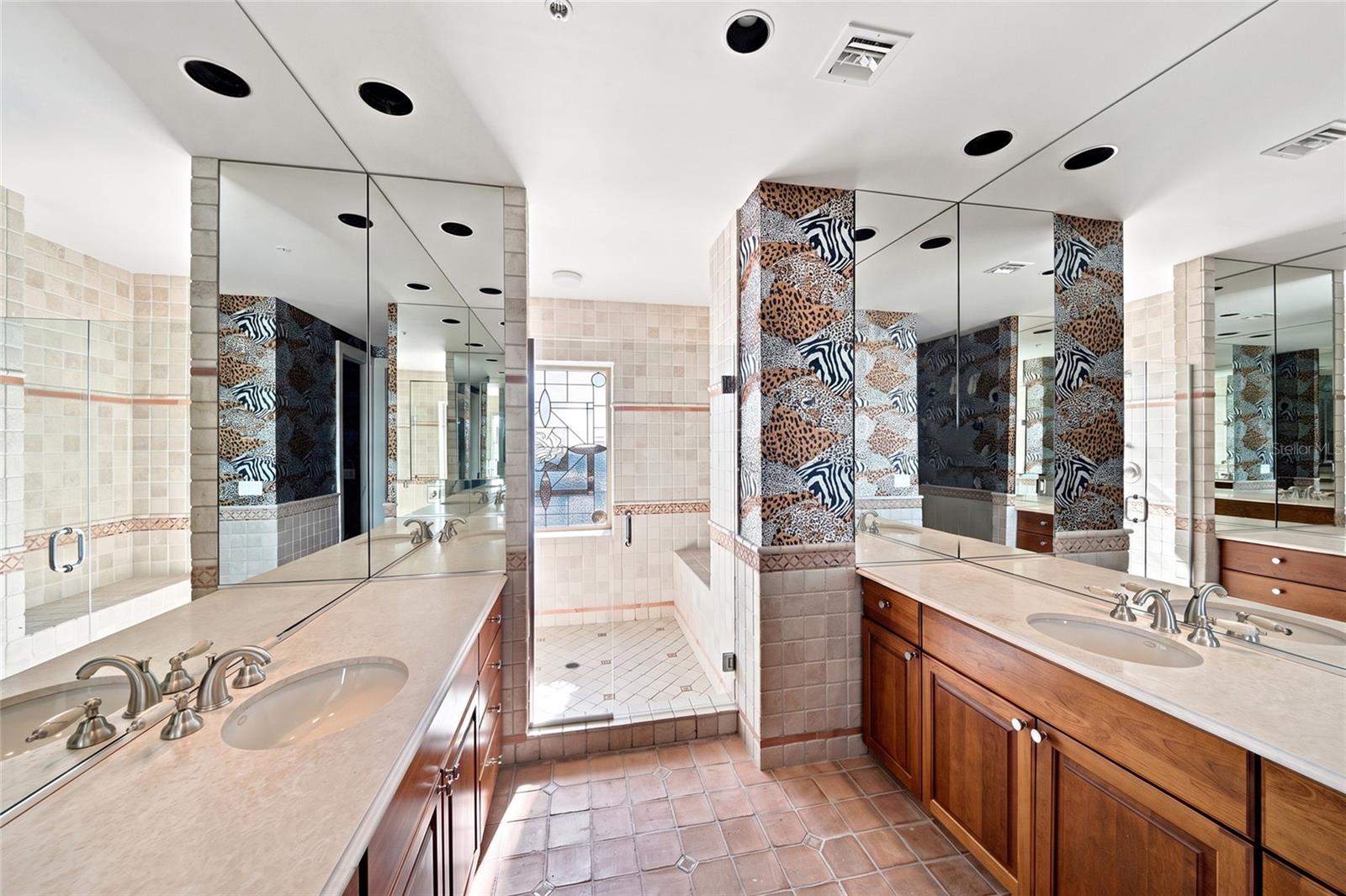 1111 RITZ CARLTON DR #1704