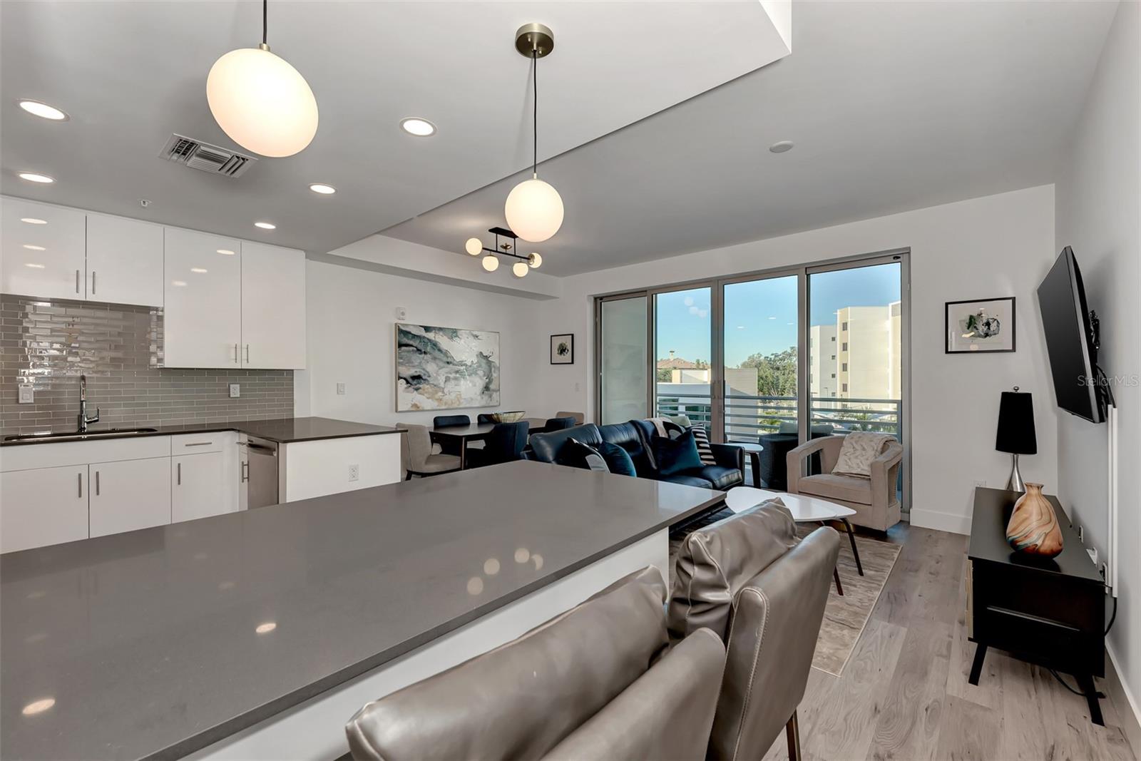 1703 N TAMIAMI TRL #307