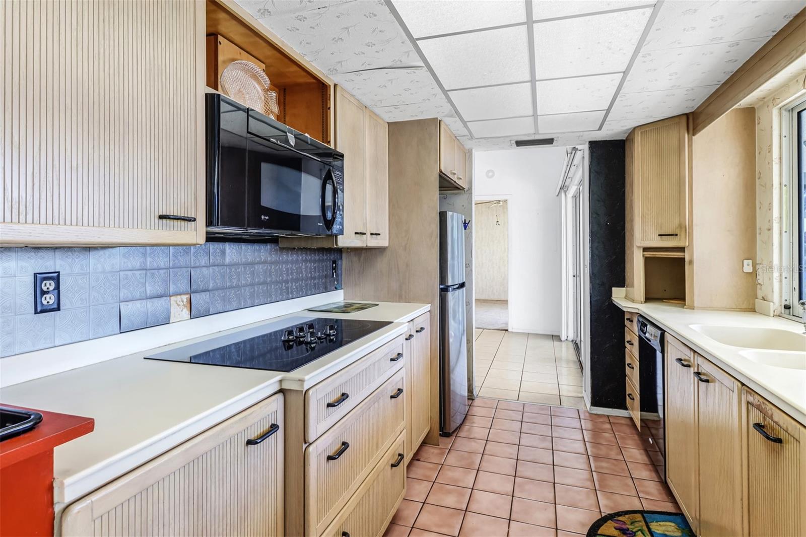 2817 CORAL WAY