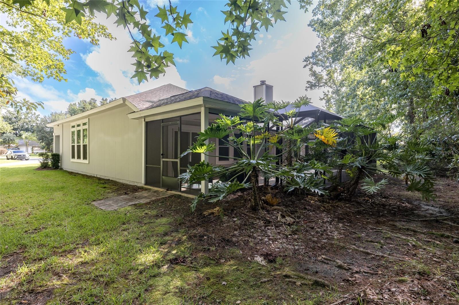 984 BUTTERCUP DR