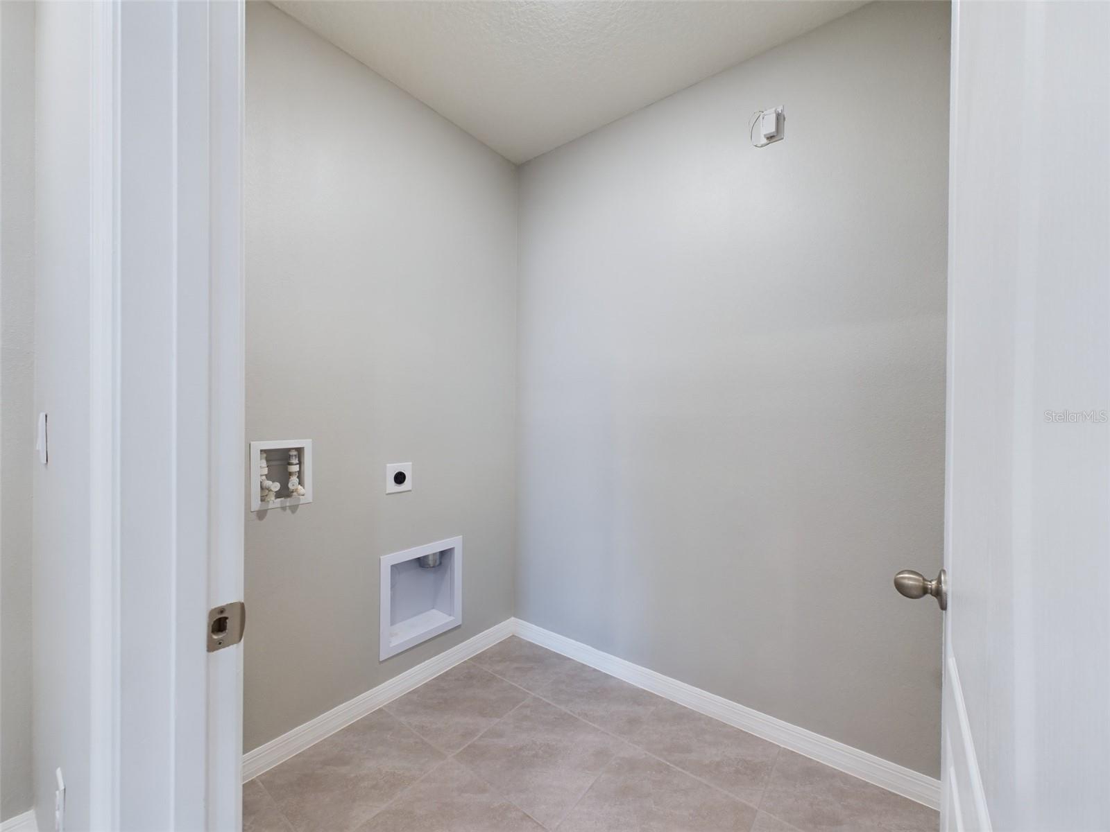 1502 JADEWOOD WAY
