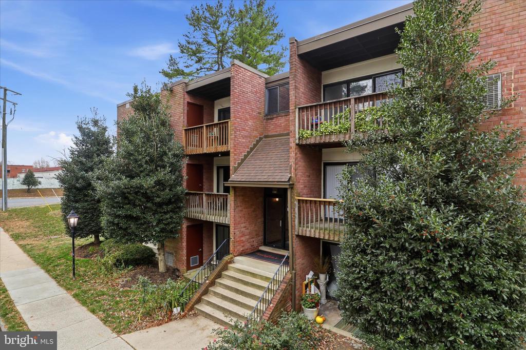 10721 WEST DRIVE 302