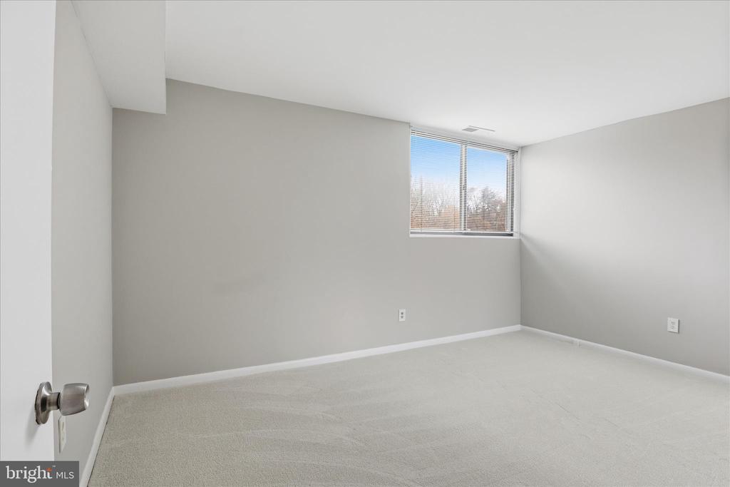 10721 WEST DRIVE 302
