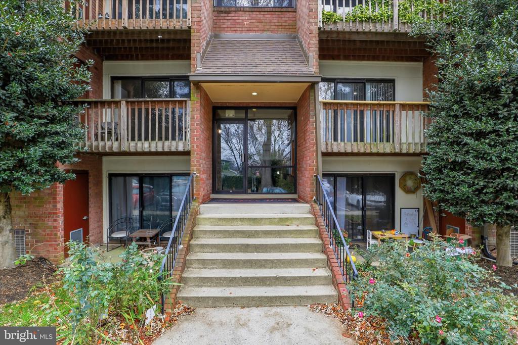 10721 WEST DRIVE 302