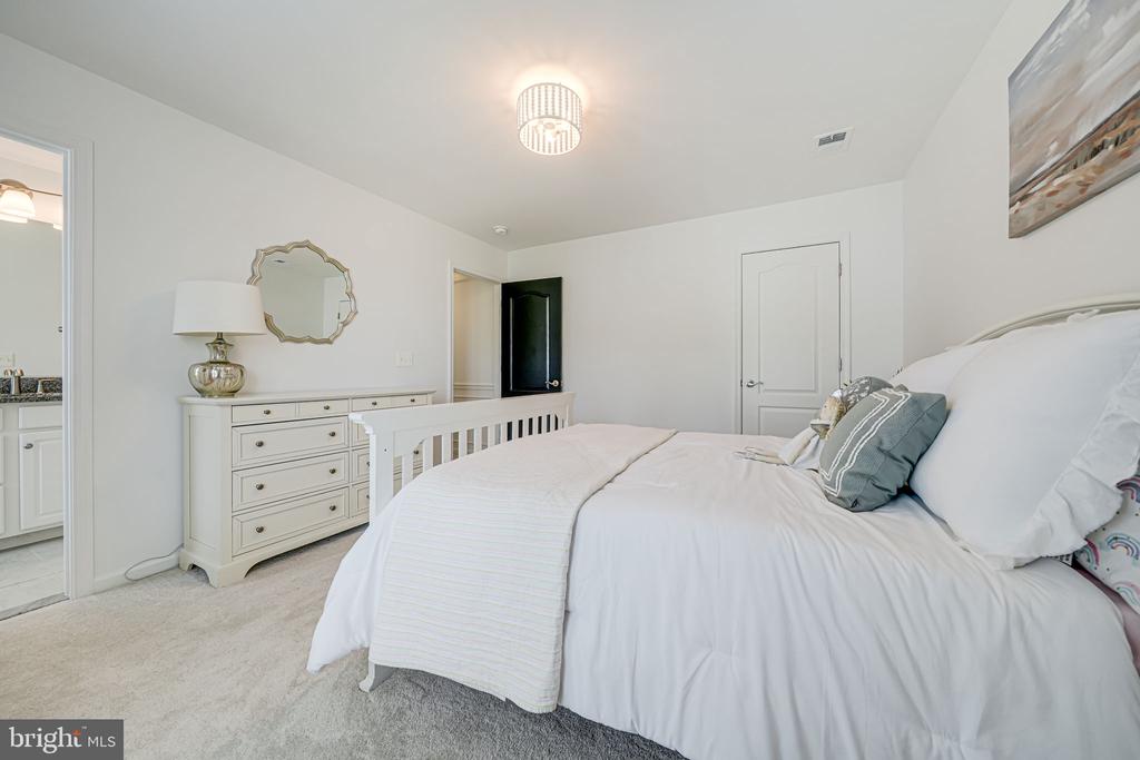 40976 MAPLEHURST DRIVE