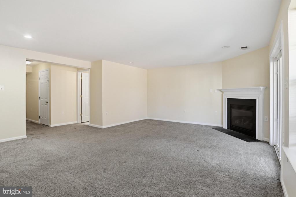 915 BUTTONWOOD TER NE