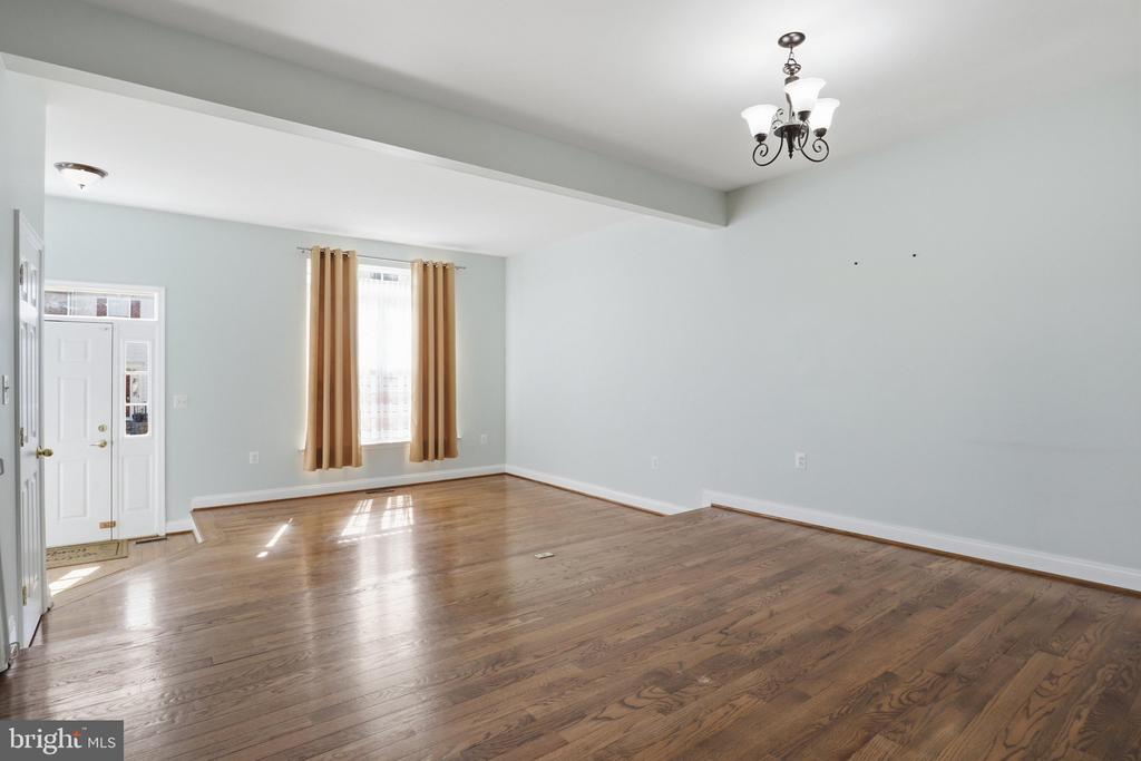 915 BUTTONWOOD TER NE