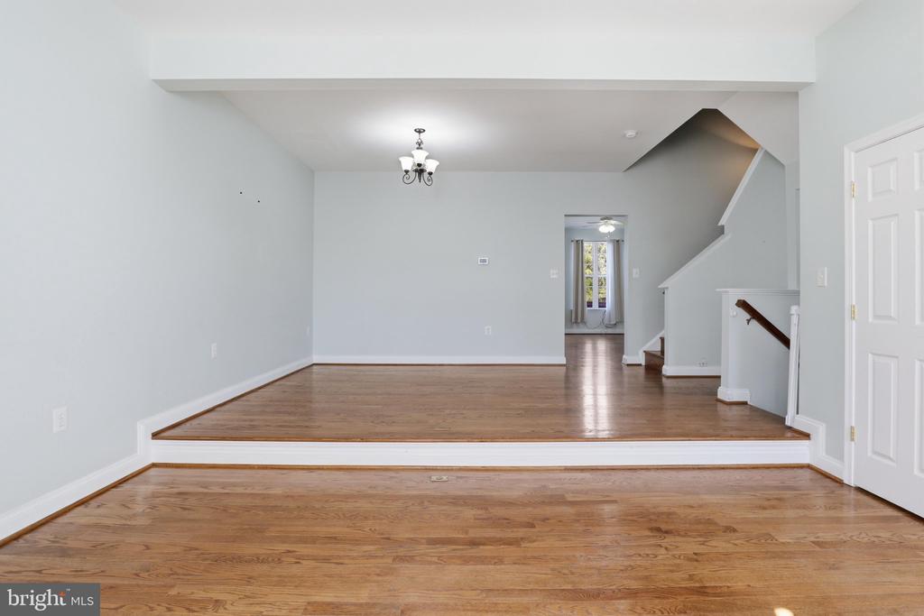 915 BUTTONWOOD TER NE
