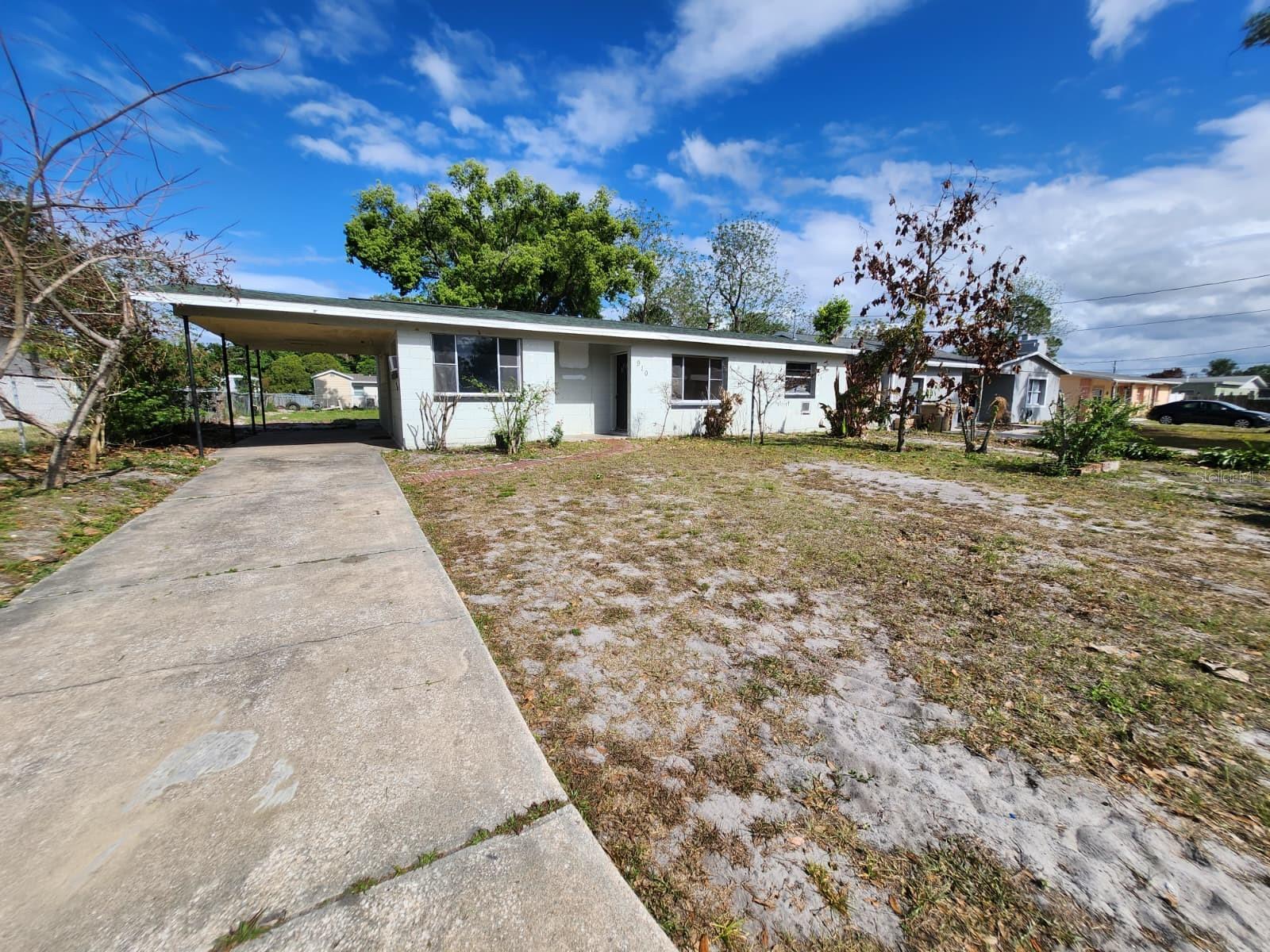 910 EMERALD DR