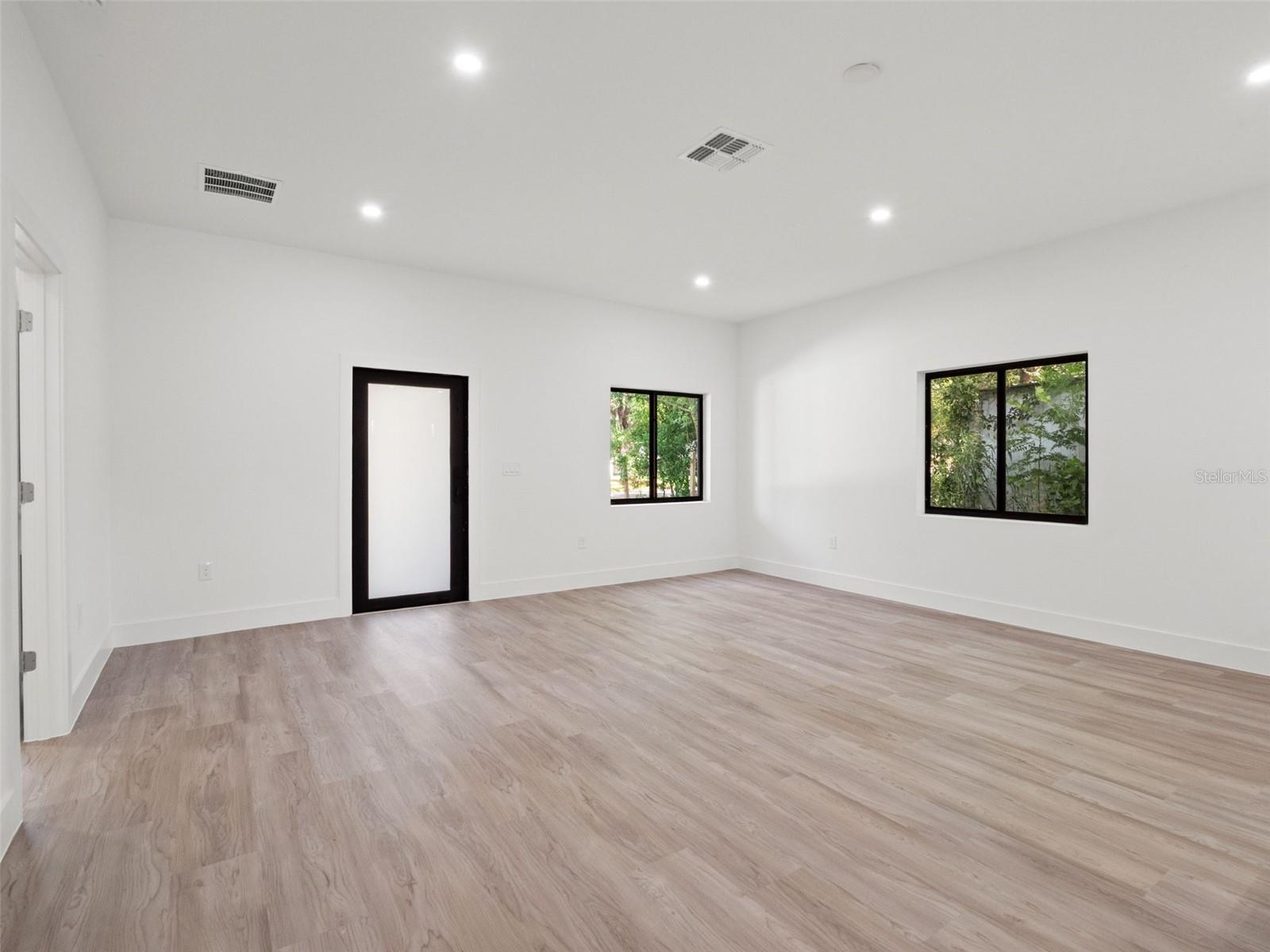 497 OCEAN AVE