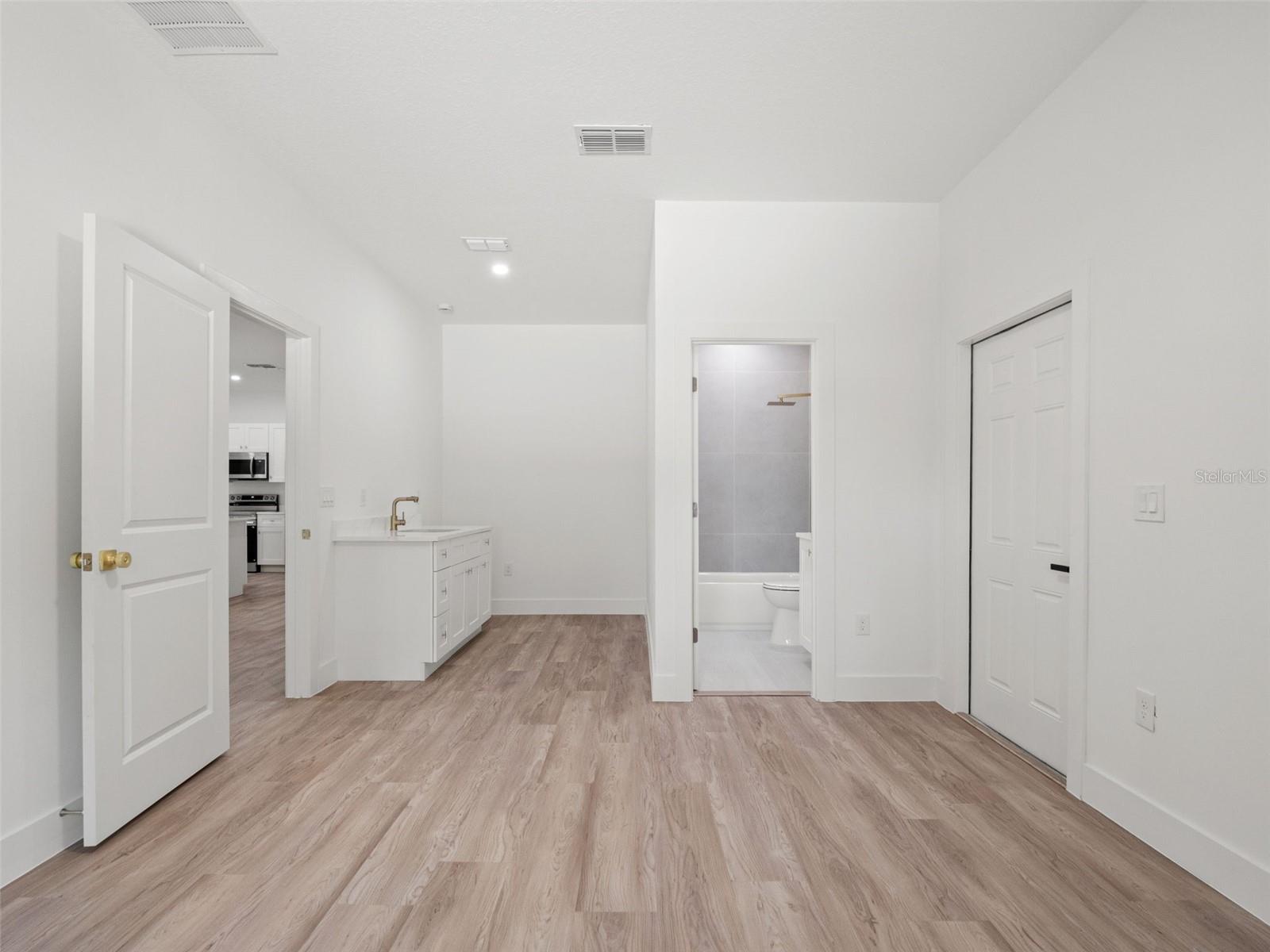 497 OCEAN AVE