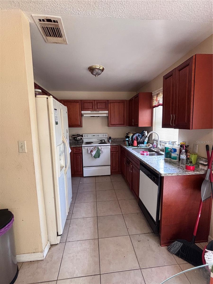 444 LAKE OPAL CT
