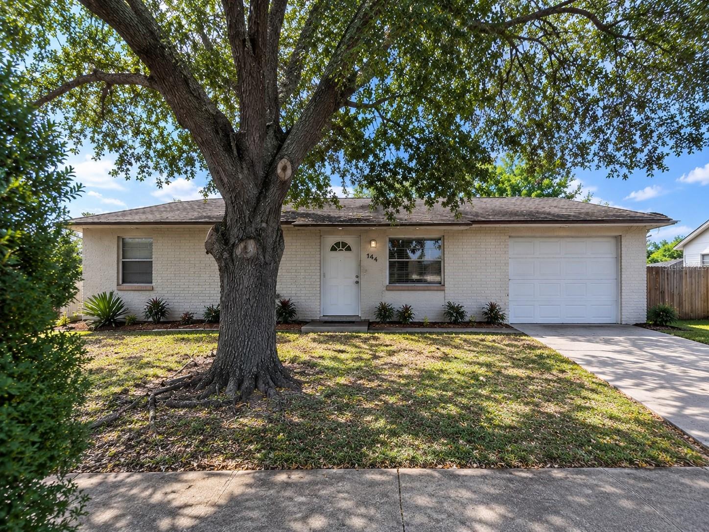 444 LAKE OPAL CT
