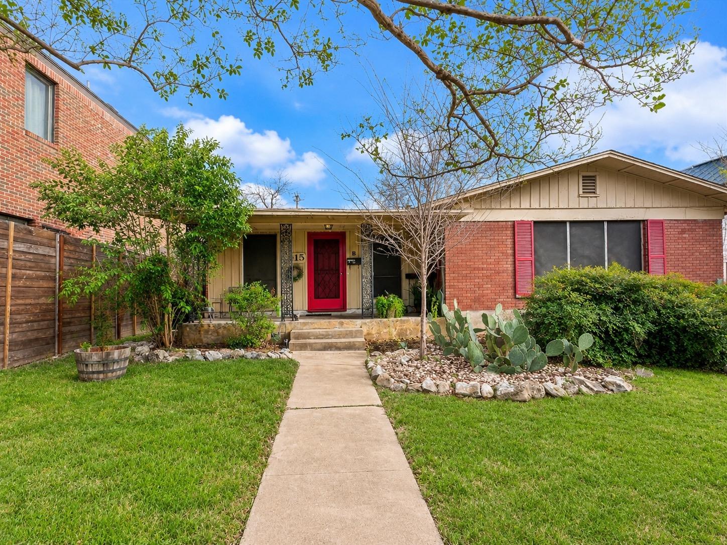 1515 A and B Woodlawn BLVD