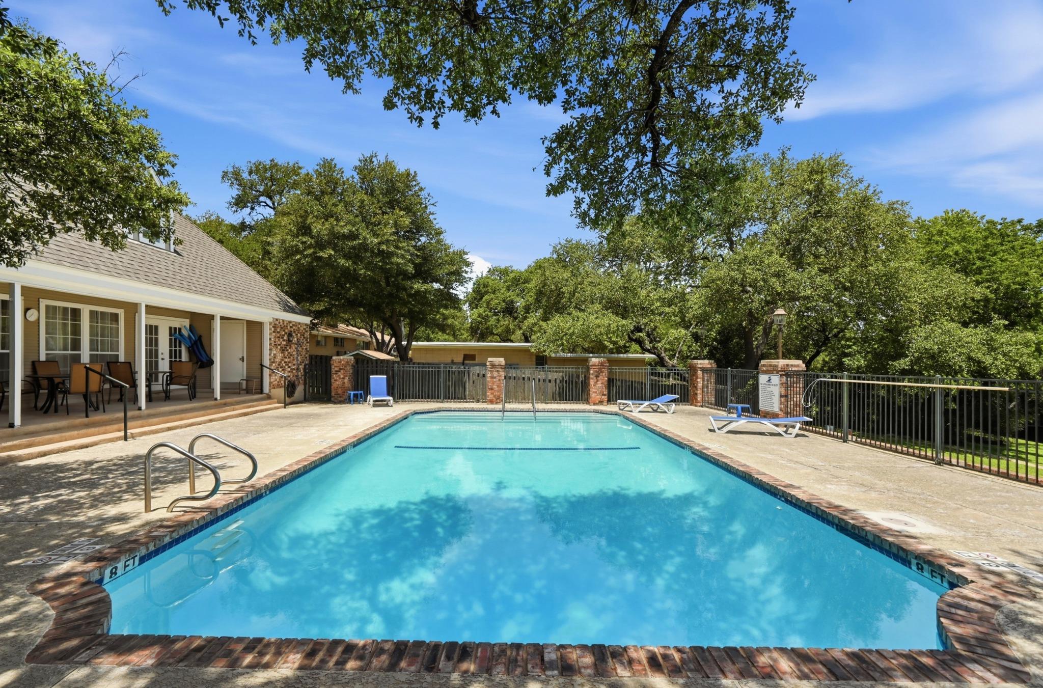 3857 Williamsburg CIR