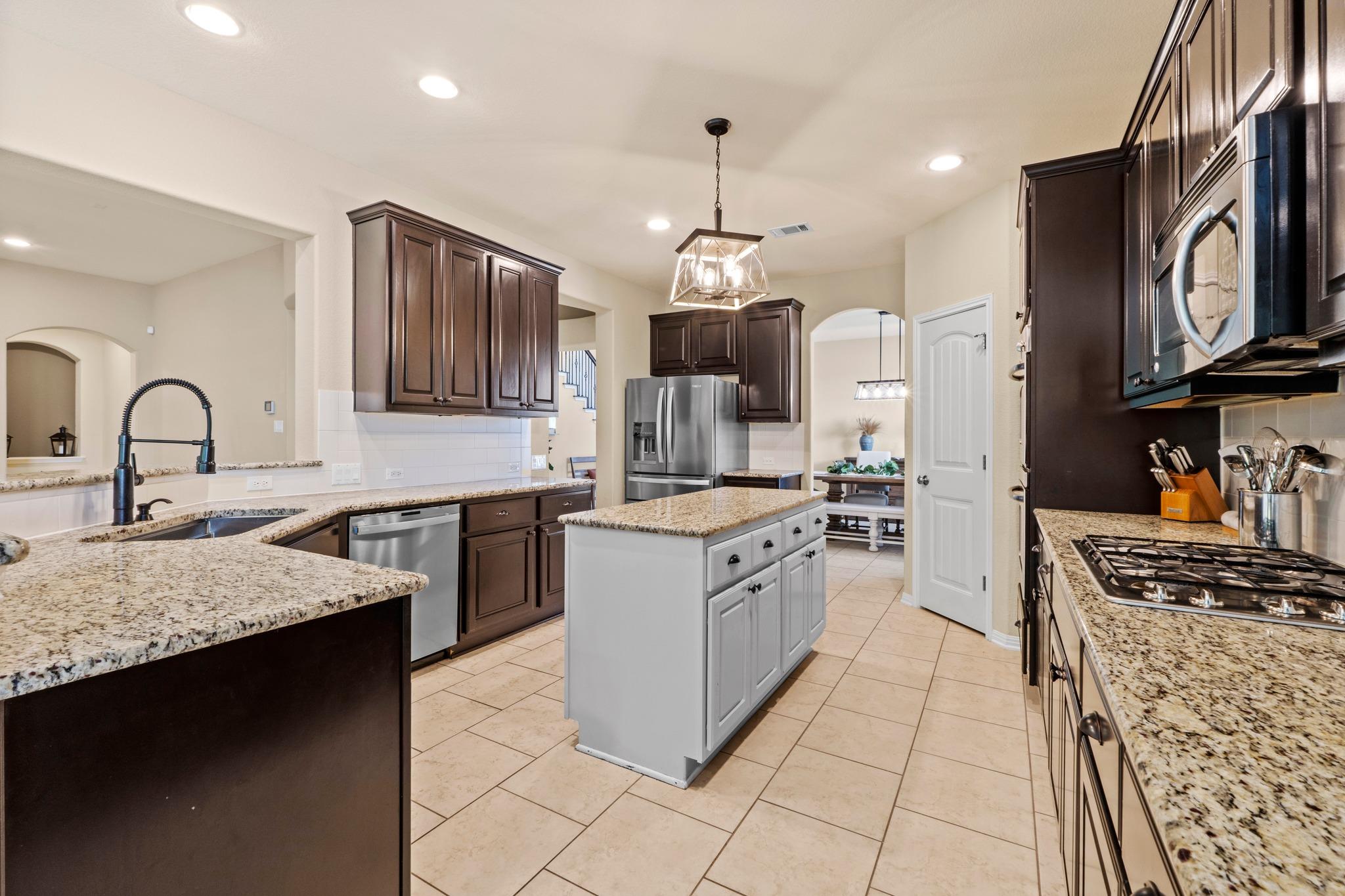 1716 Foxboro LN