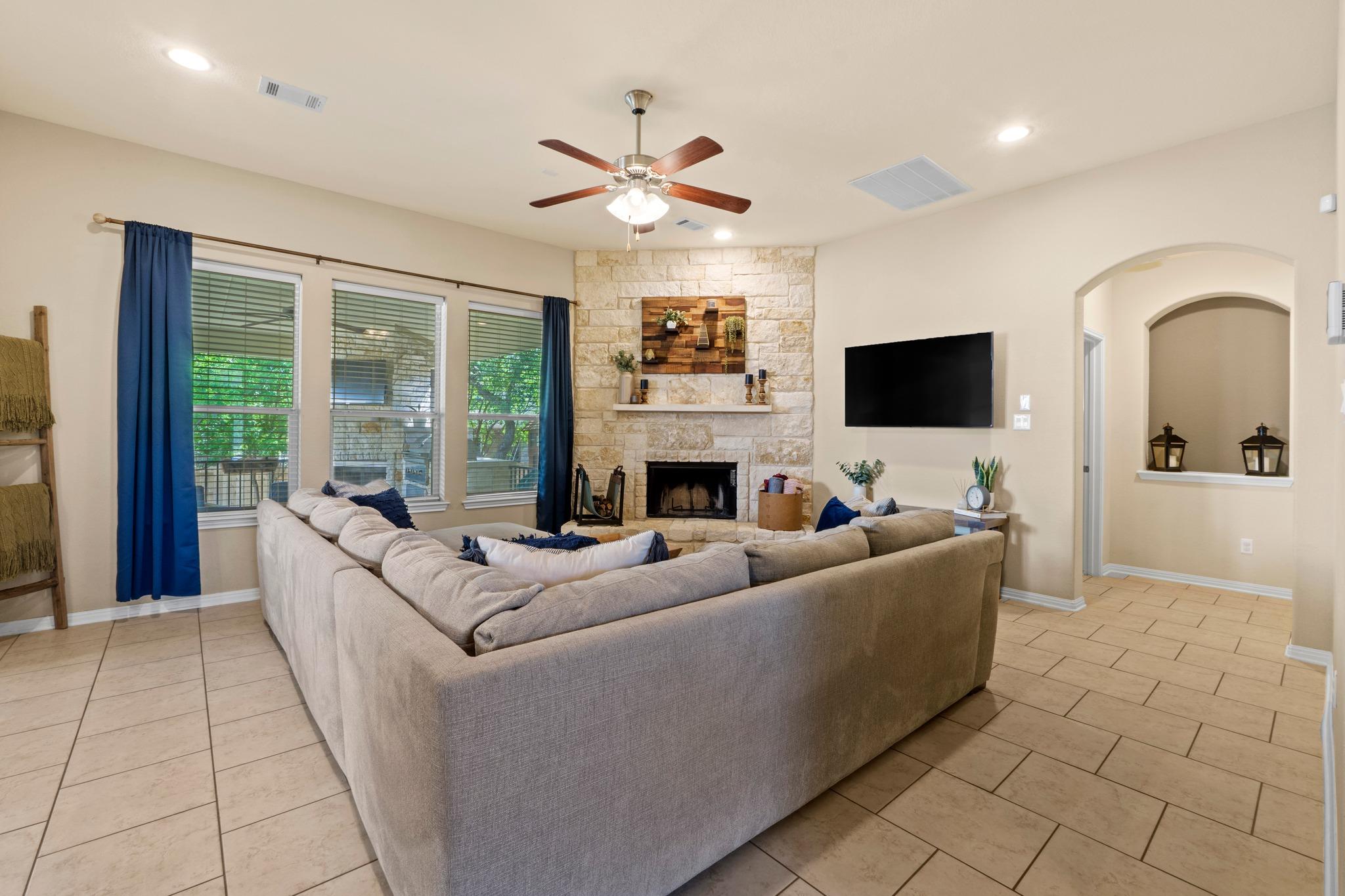 1716 Foxboro LN
