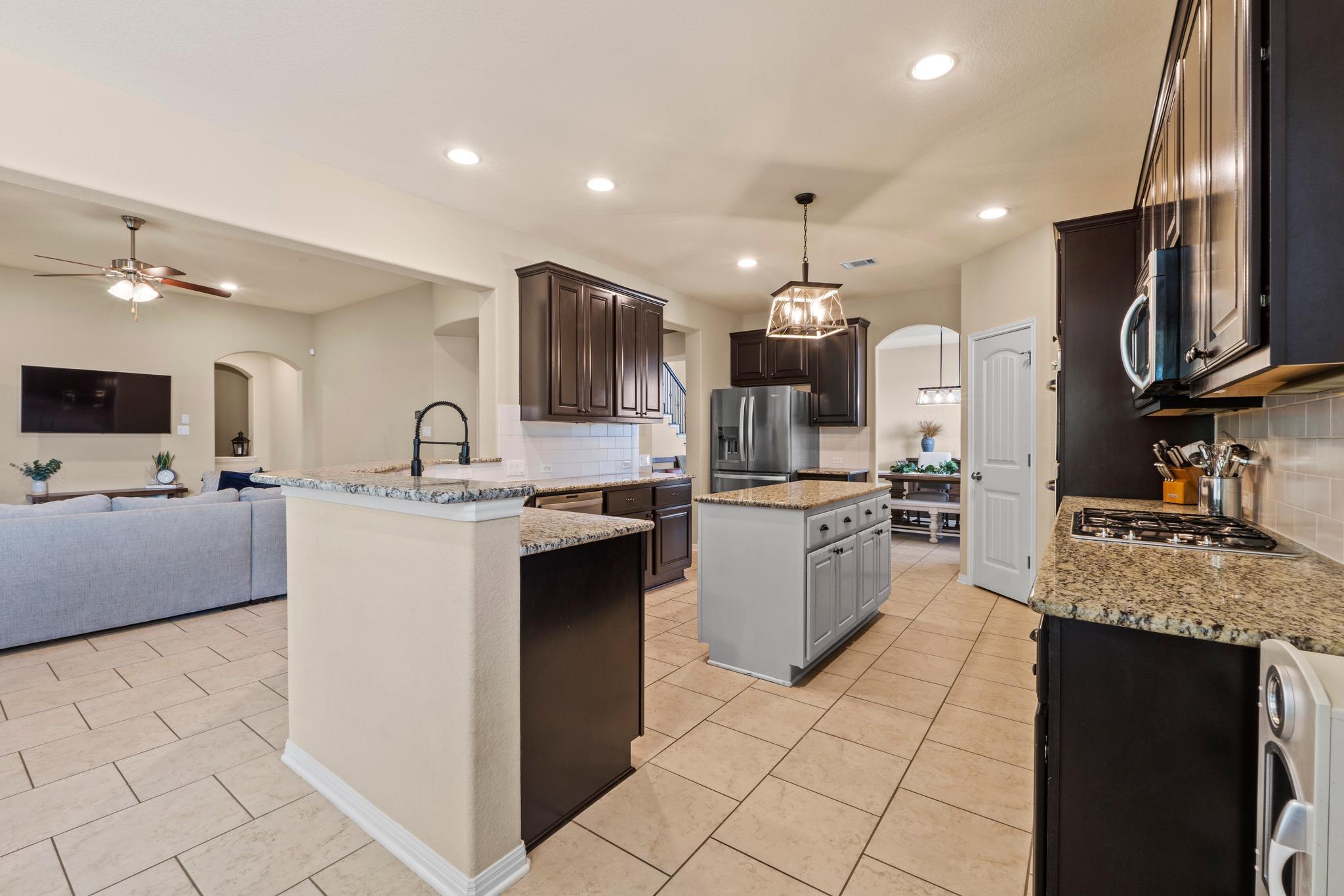 1716 Foxboro LN