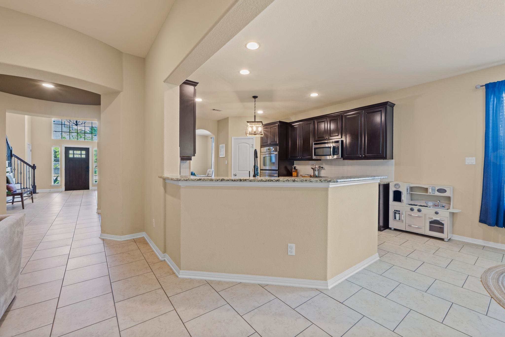 1716 Foxboro LN