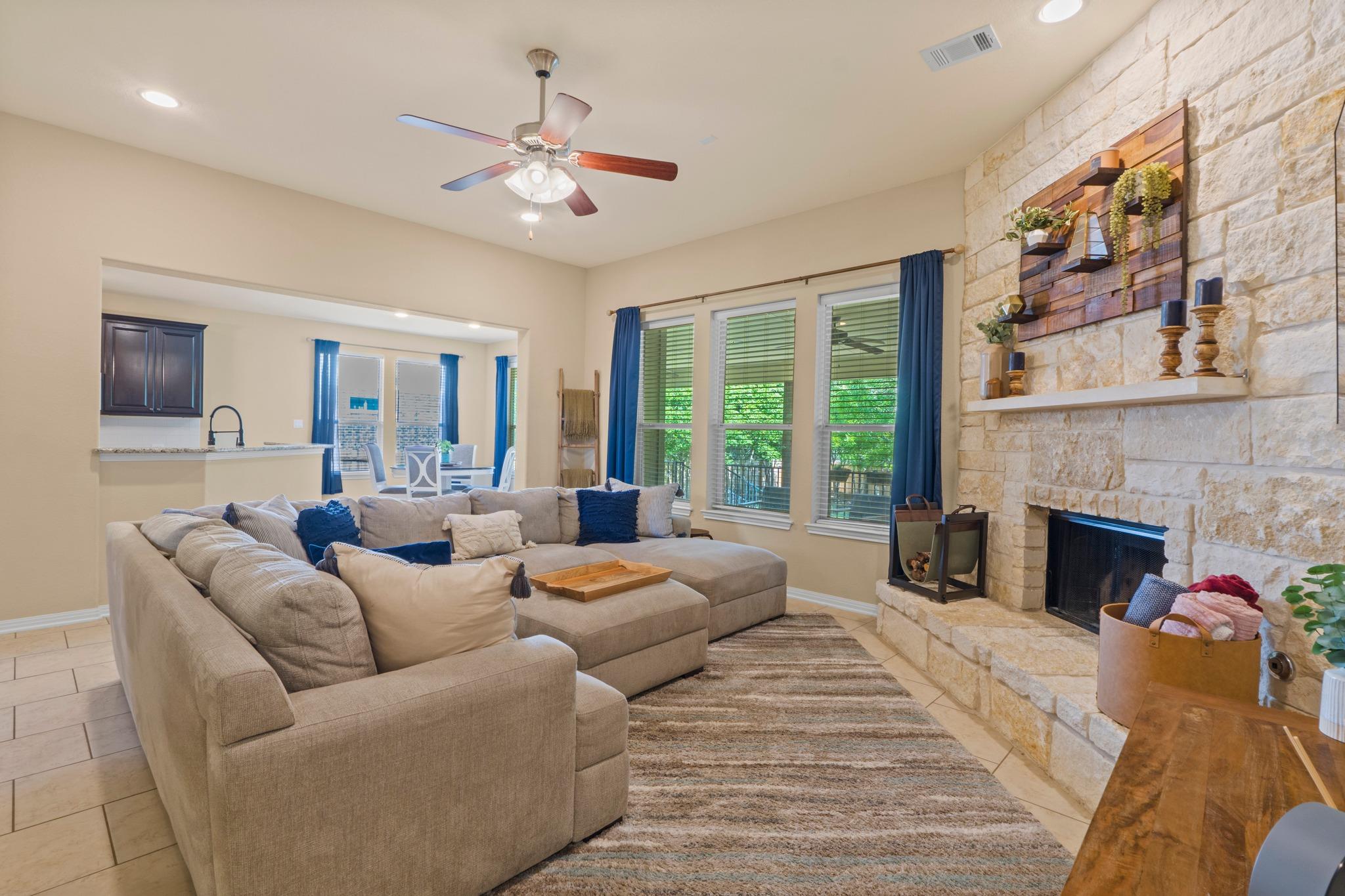 1716 Foxboro LN