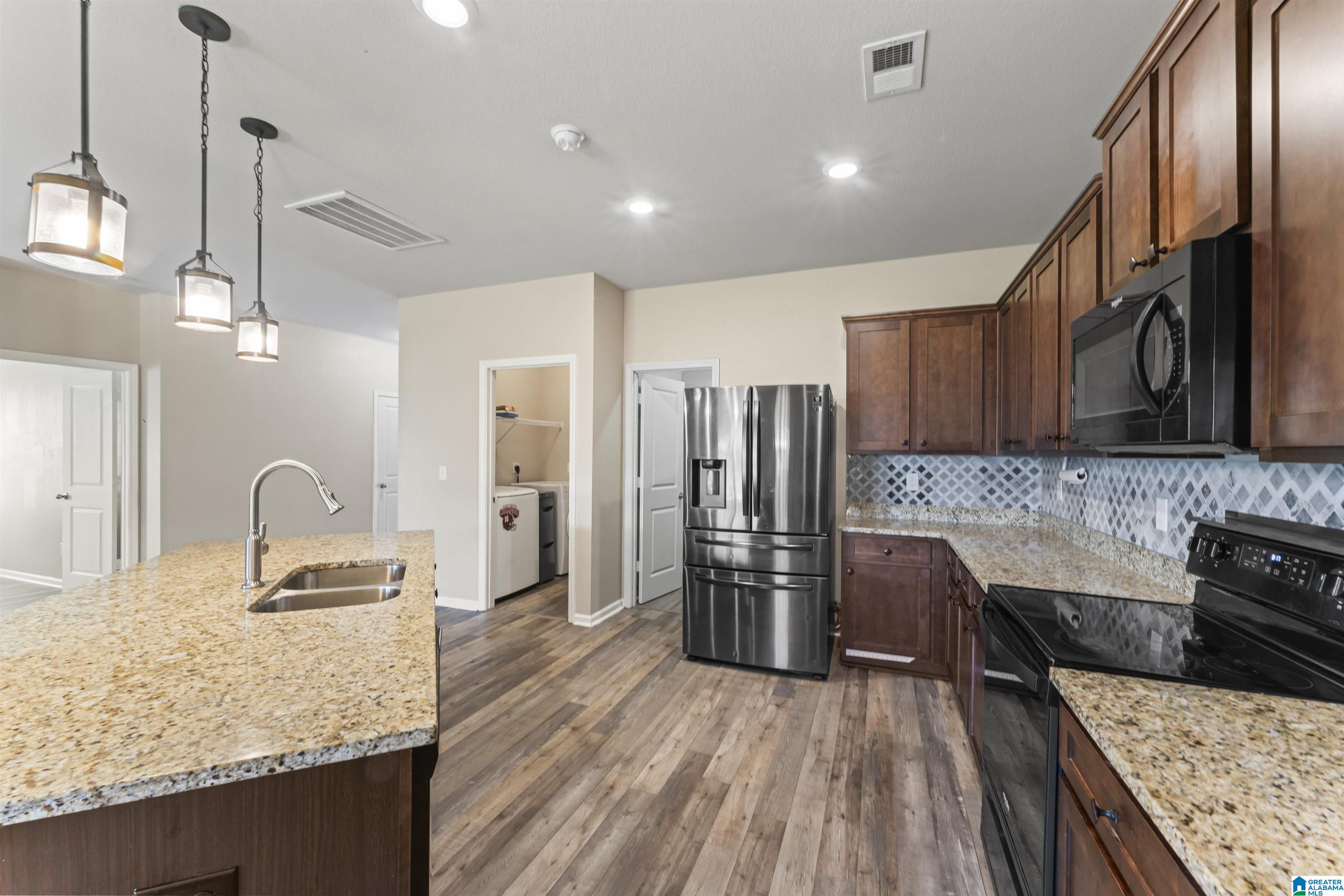 725 CLOVER CIRCLE