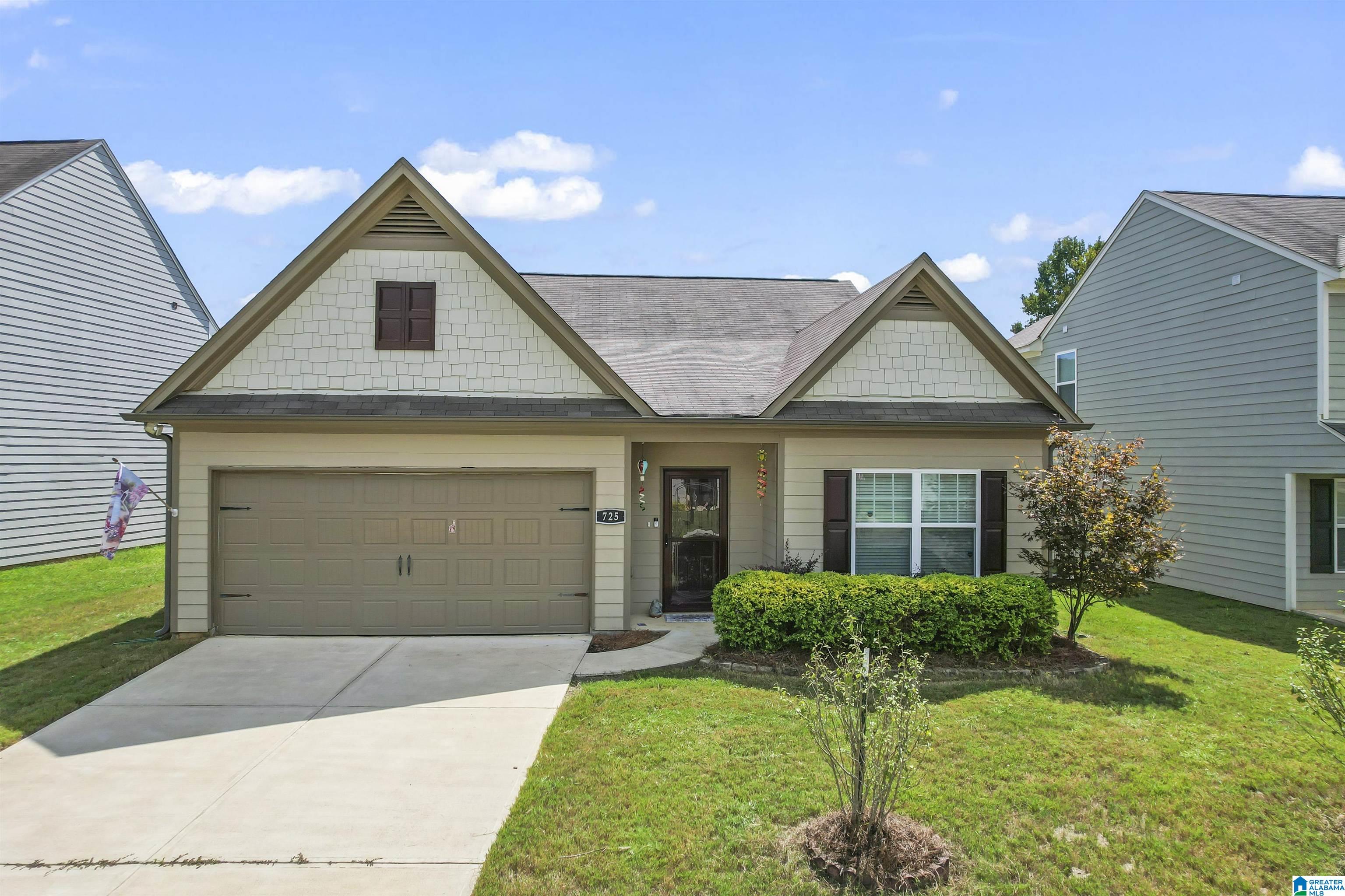 725 CLOVER CIRCLE