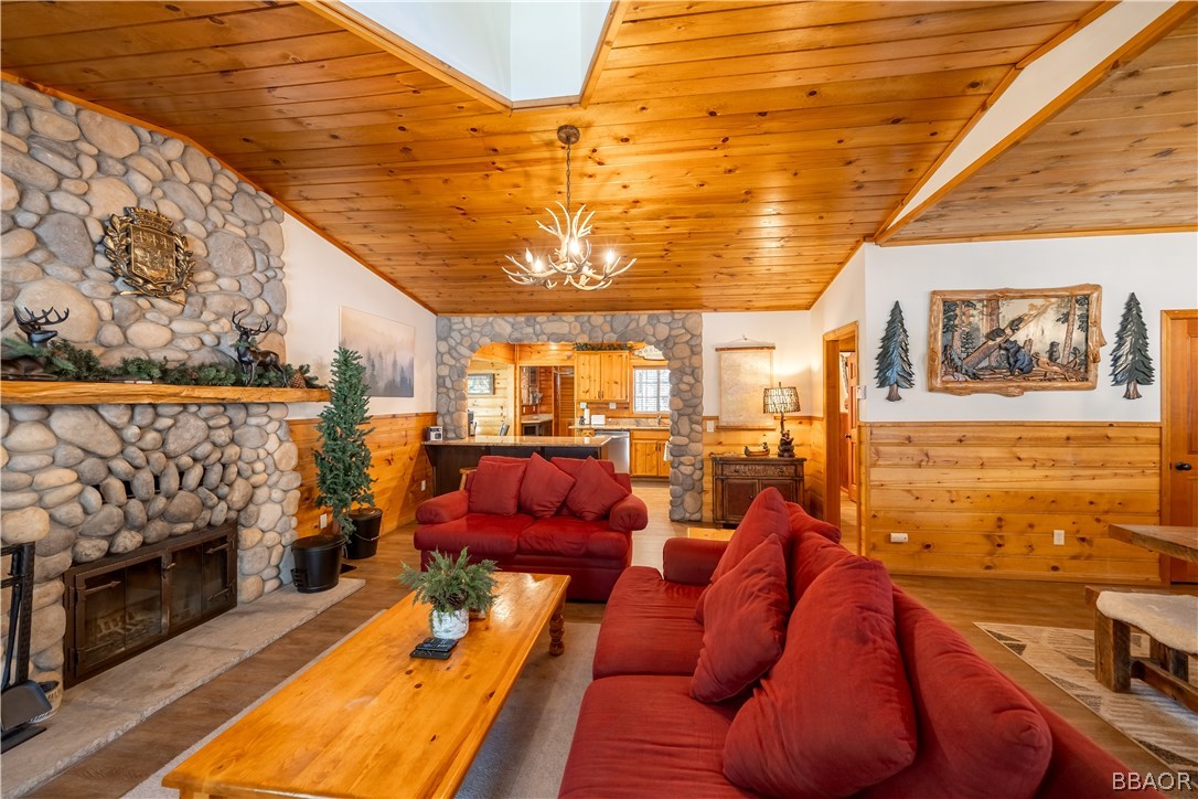 39038 Robin Road