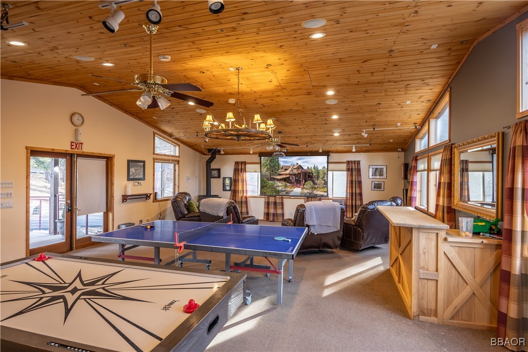 869 Knickerbocker Road