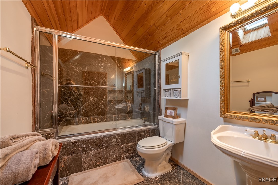 869 Knickerbocker Road