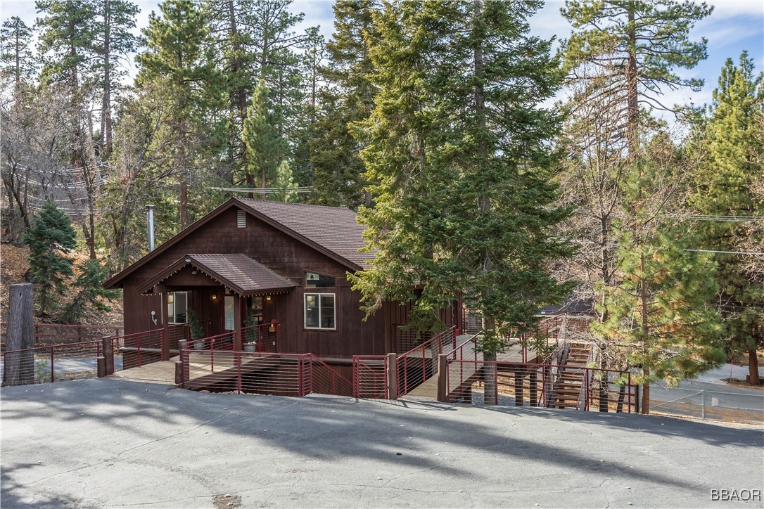 869 Knickerbocker Road