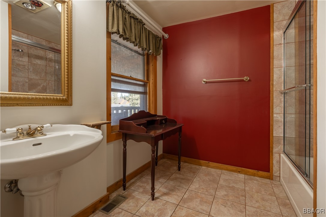 869 Knickerbocker Road