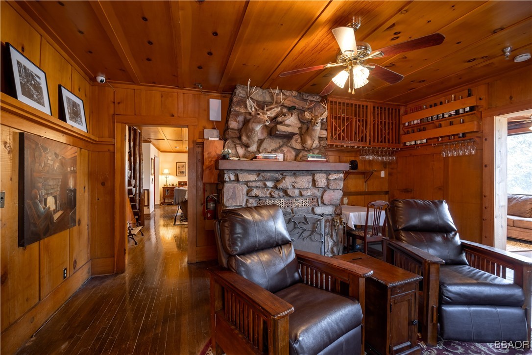 869 Knickerbocker Road