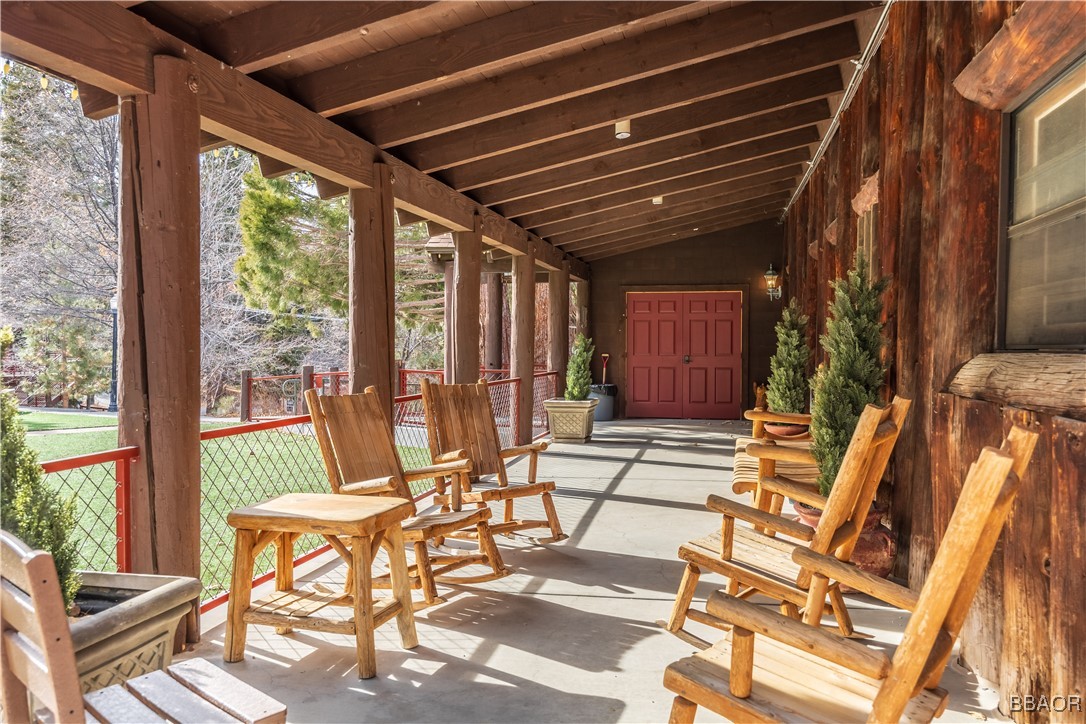 869 Knickerbocker Road