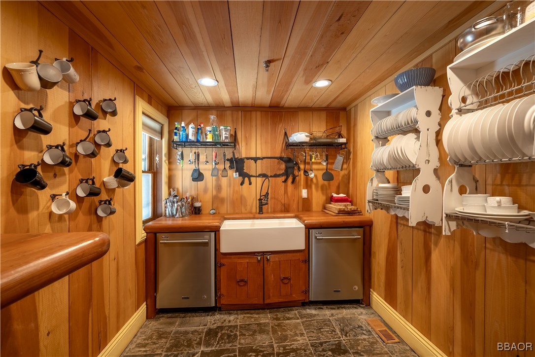 869 Knickerbocker Road