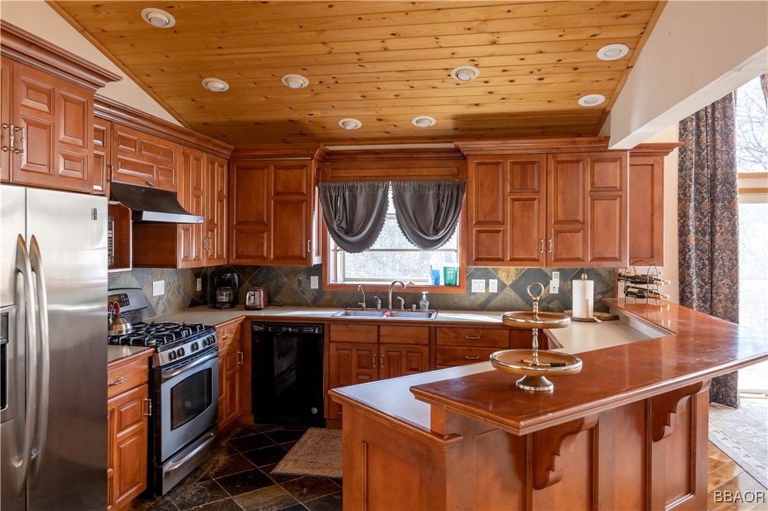 869 Knickerbocker Road